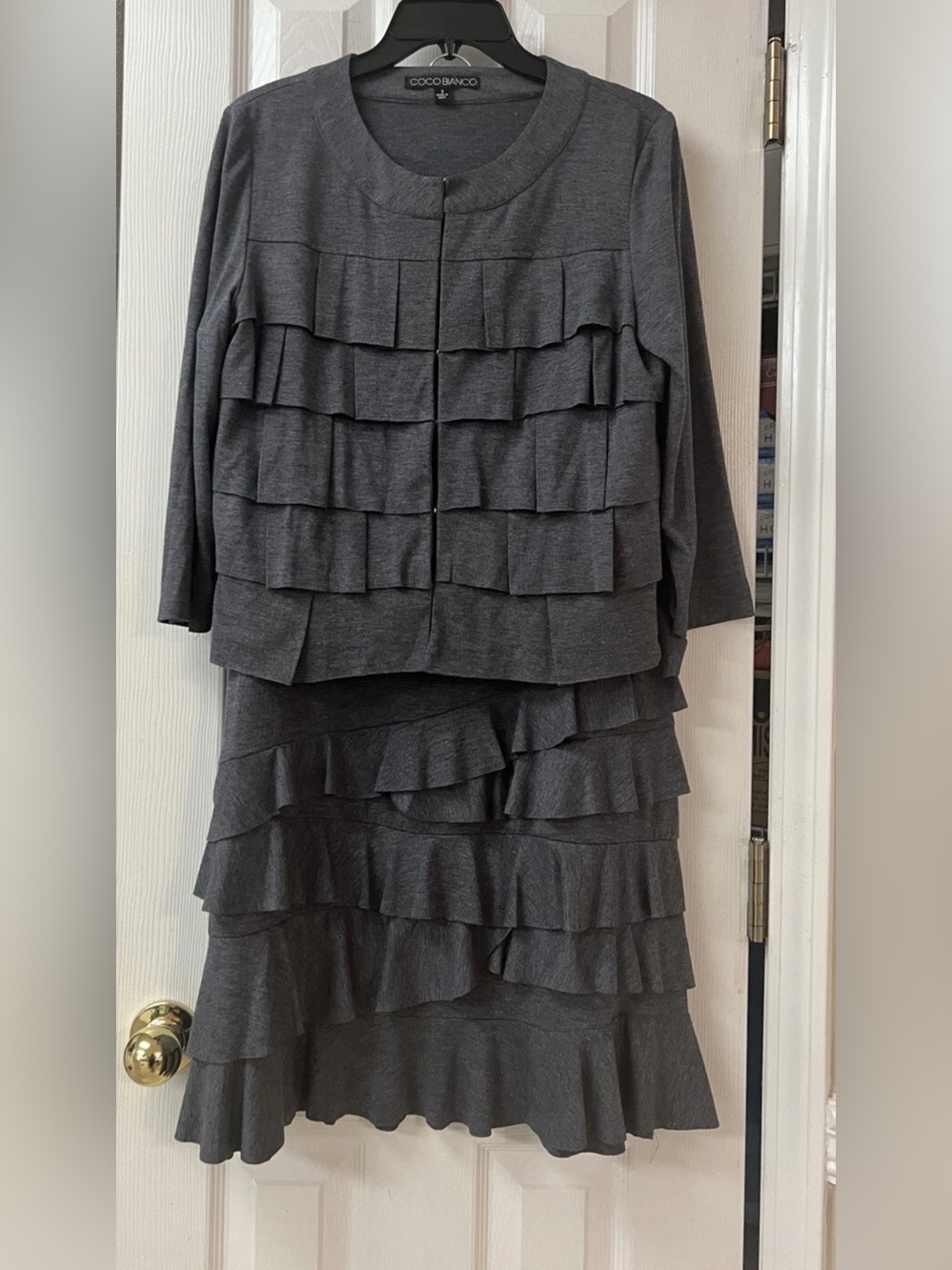 Coco Bianco Gray Women’s Small 3/4 Sleeve Top Medium Skirt